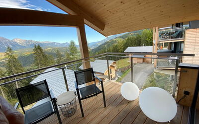 Premium # 06 Sauna&Sprudelpool Aussen 300.6: Water, Lucht, Gebouw, Azure, Berg, Boom, Architectuur, Zwemwater, Meer, Buurt