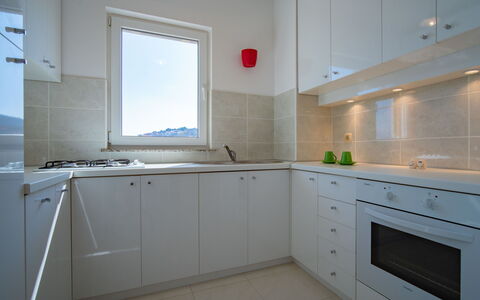 Martina: Water, Lucht, Gebouw, Azure, Berg, Boom, Architectuur, Zwemwater, Meer, Buurt