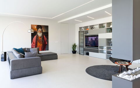 Villa Diodoro: Fotolijst, Meubilair, Bankstel, Boekenkast, Comfort, Woonkamer, Interieur Ontwerp, Flooring, Verdieping