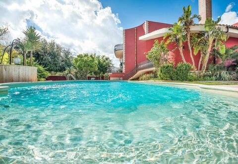 Villa Rossana: Water, Wolk, Fabriek, Gebouw, Dag, Eigendom, Lucht, Zwembad, Boom, Huis