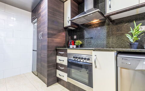 Vila del Far: Major Appliance, Toestel Van De Keuken, Flooring, Keuken, Countertop, Cabinetry, Interieur Ontwerp, Verdieping, Huishoudapparatuur, Plafond
