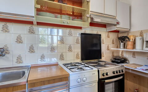Nena: Toestel Van De Keuken, Keuken, Major Appliance, Fornuis, Hout, Countertop, Flooring, Cabinetry, Interieur Ontwerp, Fornuis