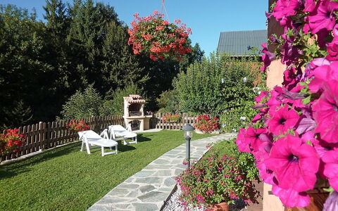 Namasté: Eigendom, Bloem, Fabriek, Roze, Boom, Onroerend Goed, Tuin, De Lente, Huis, Huis