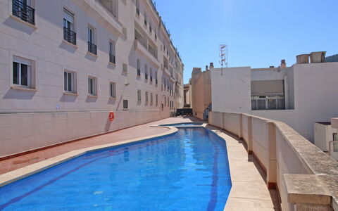 Calpe Calp 1070: Water, Lucht, Gebouw, Venster, Zwembad, Azure, Schaduw, Samengesteld Materiaal, Onroerend Goed, Vrije Tijd