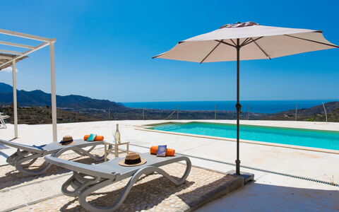 Las Vistas: Water, Lucht, Paraplu, Schaduw, Blauw, Buitenmeubels, Ligstoel, Hout, Kust En Oceanic Landvormen, Tafel