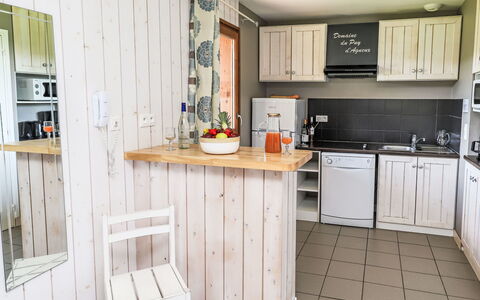 Meyrignac-L'Eglise 110: Meubilair, Keuken, Interieur Ontwerp, Hout, Major Appliance, Flooring, Toestel Van De Keuken, Countertop, Cabinetry, Kamer
