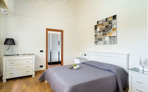 Villa Girgenti: Cabinetry, Meubilair, Eigendom, Gebouw, Comfort, Lade, Fotolijst, Ladenkast, Hout, Interieur Ontwerp