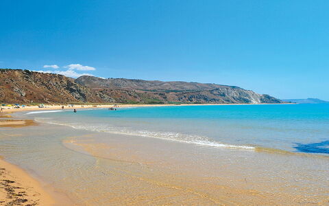 Villa Girgenti: Water, Lucht, Watervoorraden, Ecoregio, Wolk, Berg, Blauw, Strand, Azure, Natuurlijk Landschap