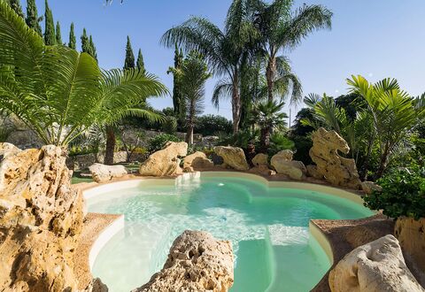 Villa Girgenti: Water, Lucht, Fabriek, Natuurlijk Landschap, Natuur, Azure, Zwembad, Boom, Vegetation, Zwemwater