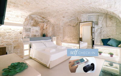 Room Romantic Grotta Sant'Oronzo 7: Meubilair, Eigendom, Bankstel, Comfort, Groen, Interieur Ontwerp, Woonkamer, Verdieping, Hoofdkussen, Muur