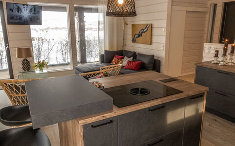 Haltinmalla: Meubilair, Countertop, Flooring, Hout, Keuken, Cabinetry, Interieur Ontwerp, Verdieping, Toestel Van De Keuken, Huishoudapparatuur