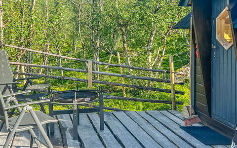 Haltinmalla: Hout, Meubilair, Buitenmeubels, Stoel, Backyard, Tuin, Buitentafel, Veranda, Hardwood, Werf