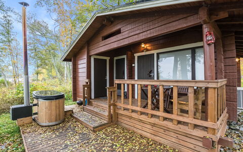 Anttoora A-Sauna: Hout, Verblijf, Hardwood, Huis, Deur, Beits, Veranda, Plank, Blokhut, Houten Vloer