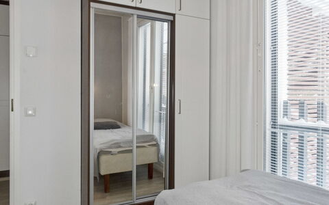 Golfstar 402: Venster, Huis, Hout, Huis, Siding, Verblijf, Dak, Freezing, Schuifraam, Helling