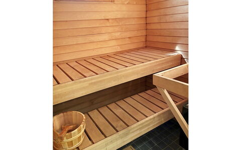 Golfstar 402: Venster, Huis, Hout, Huis, Siding, Verblijf, Dak, Freezing, Schuifraam, Helling