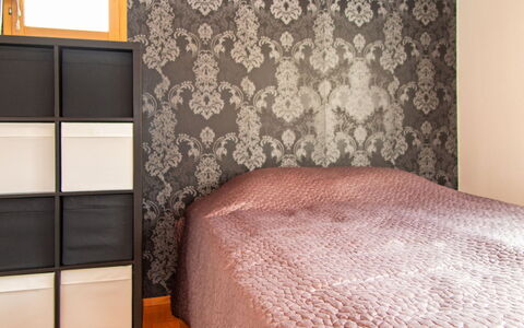 Tahkon Klubitie 4 a: Interieur Ontwerp, Muur, Meubilair, Flooring, Slaapkamer, Hout, Verdieping, Textiel, Kamer, Bed