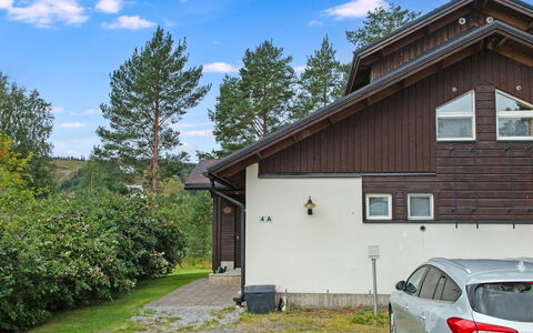 Tahkon Klubitie 4 a: Gebouw, Venster, Huis, Dak, Huis, Woongebied, Verblijf, Siding, Deur, Landgoed