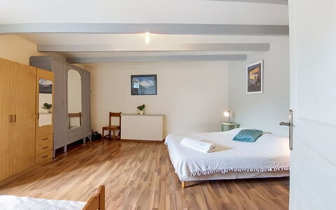 Ty Coz: Meubilair, Bed, Interieur Ontwerp, Verdieping, Slaapkamer, Flooring, Muur, Bedding, Laken, Kamer