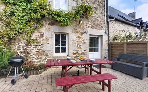 Ty Coz: Meubilair, Buitenmeubels, Bloempot, Stoel, Buitentafel, Tafel, Deur, Kamerplant, Patio, Tuin