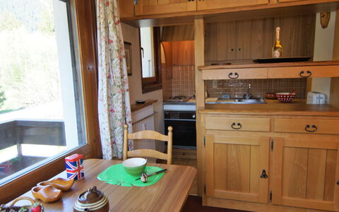 Alpen Roc: Cabinetry, Meubilair, Tafel, Eigendom, Tableware, Fabriek, Countertop, Gebouw, Gootsteen, Wastafel