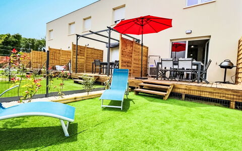 Valras Plage 110: Tuin, Gazon, Kunstgras, Backyard, Werf, Buitenmeubels, Stoel, Landscaping, Patio, Binnenplaats