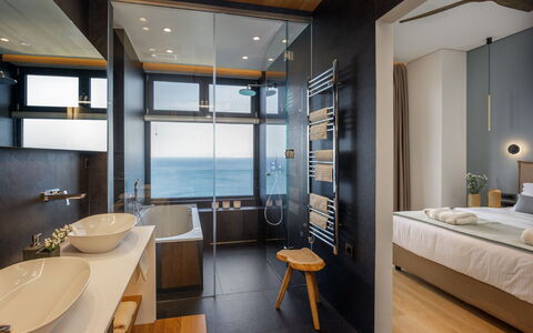 Nereid Luxury Villa: Meubilair, Gebouw, Eigendom, Tafel, Azure, Huis, Lamp, Hout, Venster, Comfort