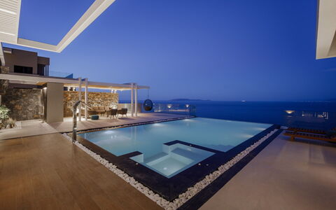 Nereid Luxury Villa: Water, Lucht, Dag, Gebouw, Zwembad, Fabriek, Huis, Venster, Hout, Schaduw