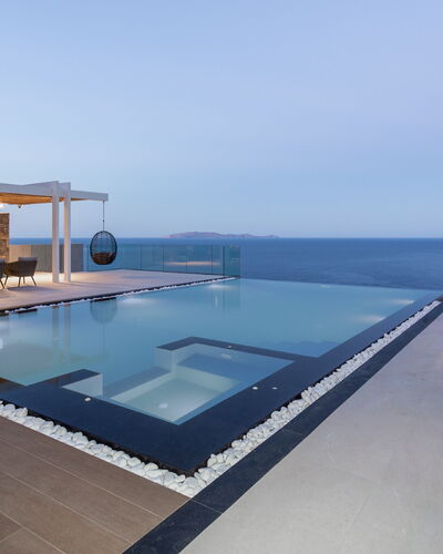 Nereid Luxury Villa: Water, Lucht, Meubilair, Zwembad, Gebouw, Azure, Huis, Ligstoel, Hout, Buitenmeubels