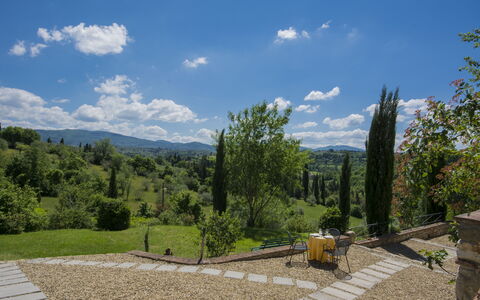 Borgo Delle Fonti: Lucht, Wolk, Fabriek, Natuurlijk Landschap, Land Lot, Vegetation, Weg Oppervlak, Berg, Boom, Gras