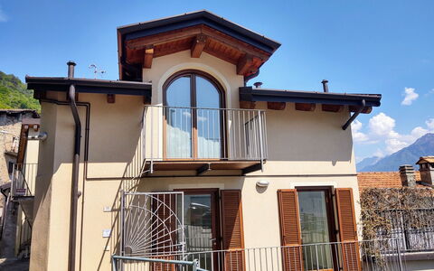 Casa degli Angeli: Lucht, Eigendom, Venster, Gebouw, Hout, Trap, Woongebied, Deur, Facade, Onroerend Goed