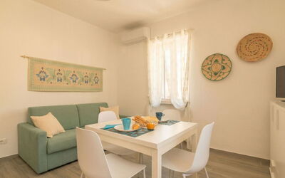 Arzachena 700: Meubilair, Interieur Ontwerp, Flooring, Verdieping, Hout, Tafel, Kamer, Appartement, Woonkamer, Plafond