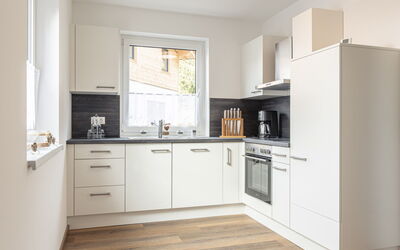 Mit 3 Schlafzimmern für Bis 10 Personen 400.3: Meubilair, Eigendom, Tafel, Cabinetry, Stoel, Hout, Gebouw, Verlichting, Countertop, Interieur Ontwerp