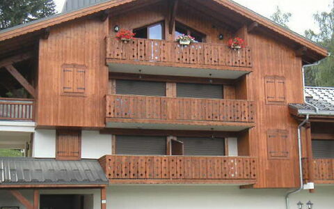 Le Tagre: Huis, Eigendom, Gebouw, Dak, Balkon, Huis, Facade, Hout, Siding, Onroerend Goed