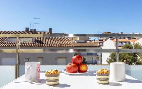 Montse: Balkon, Kamerplant, Buitenmeubels