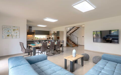 Villa Lea: Tafel, Bankstel, Meubilair, Fotolijst, Interieur Ontwerp, Verlichting, Woonkamer, Boekenkast, Stoel, Kamerplant