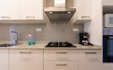 Atlantis: Cabinetry, Countertop, Gebouw, Fornuis, Toestel Van De Keuken, Gootsteen, Keuken, Huishoudapparatuur, Lade, Verlichting
