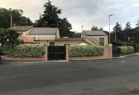 Villa Saponara: Woongebied, Huis, Huis, Voorstad, Oprit, Poort, Home Schermen