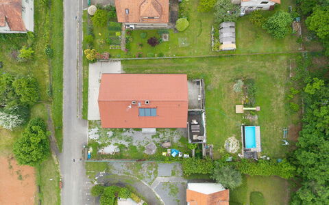 Zupanovice 100: Meubilair, Buitenmeubels, Stoel, Tuin, Backyard, Schaduw, Werf, Landscaping, Eco Hotel, Buitentafel