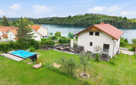 Zupanovice 100: Meubilair, Buitenmeubels, Stoel, Tuin, Backyard, Schaduw, Werf, Landscaping, Eco Hotel, Buitentafel