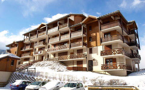 Les Hauts de Saint Gervais: Lucht, Wiel, Wolk, Auto, Gebouw, Voertuig, Sneeuw, Stedelijk Ontwerp