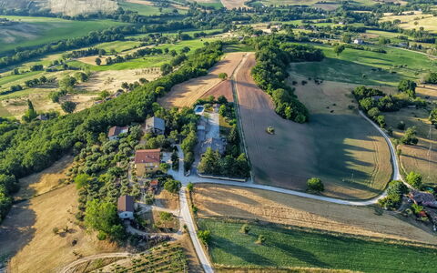 Sunrise Hill Holiday Home: Fabriek, Watervoorraden, Water, Natuurlijk Landschap, Natuurlijke Omgeving, Boom, Land Lot, Zwemwater, Stedelijk Ontwerp, Vegetation