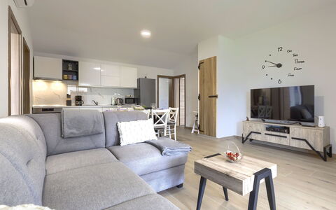 Gverino: Meubilair, Bankstel, Eigendom, Fotolijst, Azure, Tafel, Woonkamer, Comfort, Verlichting, Interieur Ontwerp