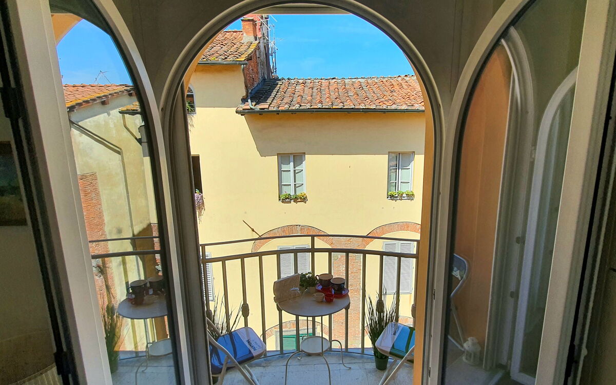 Sui Tetti Di Lucca