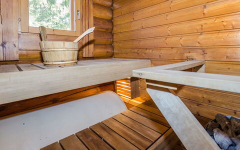 Purnutar B: Bed, Meubilair, Slaapkamer, Interieur Ontwerp, Bedding, Laken, Flooring, Hout, Verdieping, Kamer