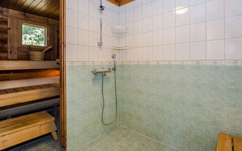 Purnutar B: Bed, Meubilair, Slaapkamer, Interieur Ontwerp, Bedding, Laken, Flooring, Hout, Verdieping, Kamer