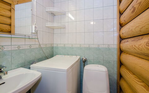 Purnutar B: Bed, Meubilair, Slaapkamer, Interieur Ontwerp, Bedding, Laken, Flooring, Hout, Verdieping, Kamer