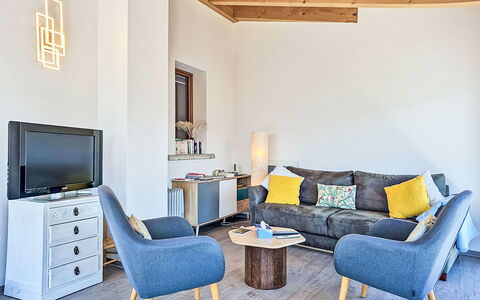 Tilleul: Meubilair, Interieur Ontwerp, Flooring, Muur, Bankstel, Verdieping, Hout, Kamer, Woonkamer, Stoel