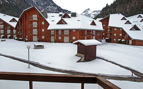 Les Contamines 500: Sneeuw, Gebouw, Eigendom, Venster, Berg, Boom, Helling, Huis, Hout, Lucht