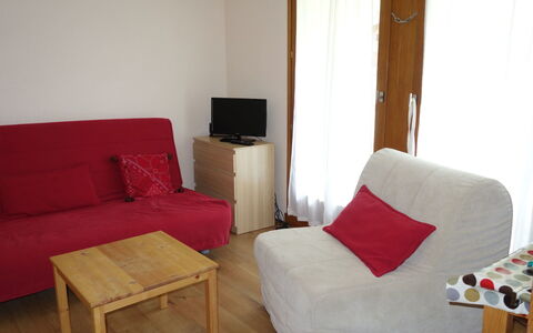 Les Contamines 500: Meubilair, Kamer, Eigendom, Verdieping, Interieur Ontwerp, Comfort, Stoel, Huis, Futon, Tafel