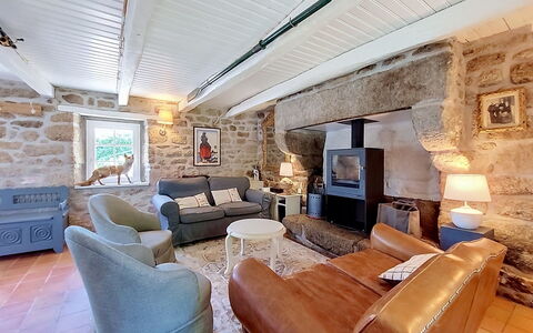 La Chaumière: Meubilair, Interieur Ontwerp, Bankstel, Plafond, Flooring, Kamer, Tafel, Stoel, Verdieping, Woonkamer